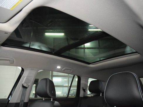Used 2025 Volkswagen Atlas SEL AWD/4WD image 48