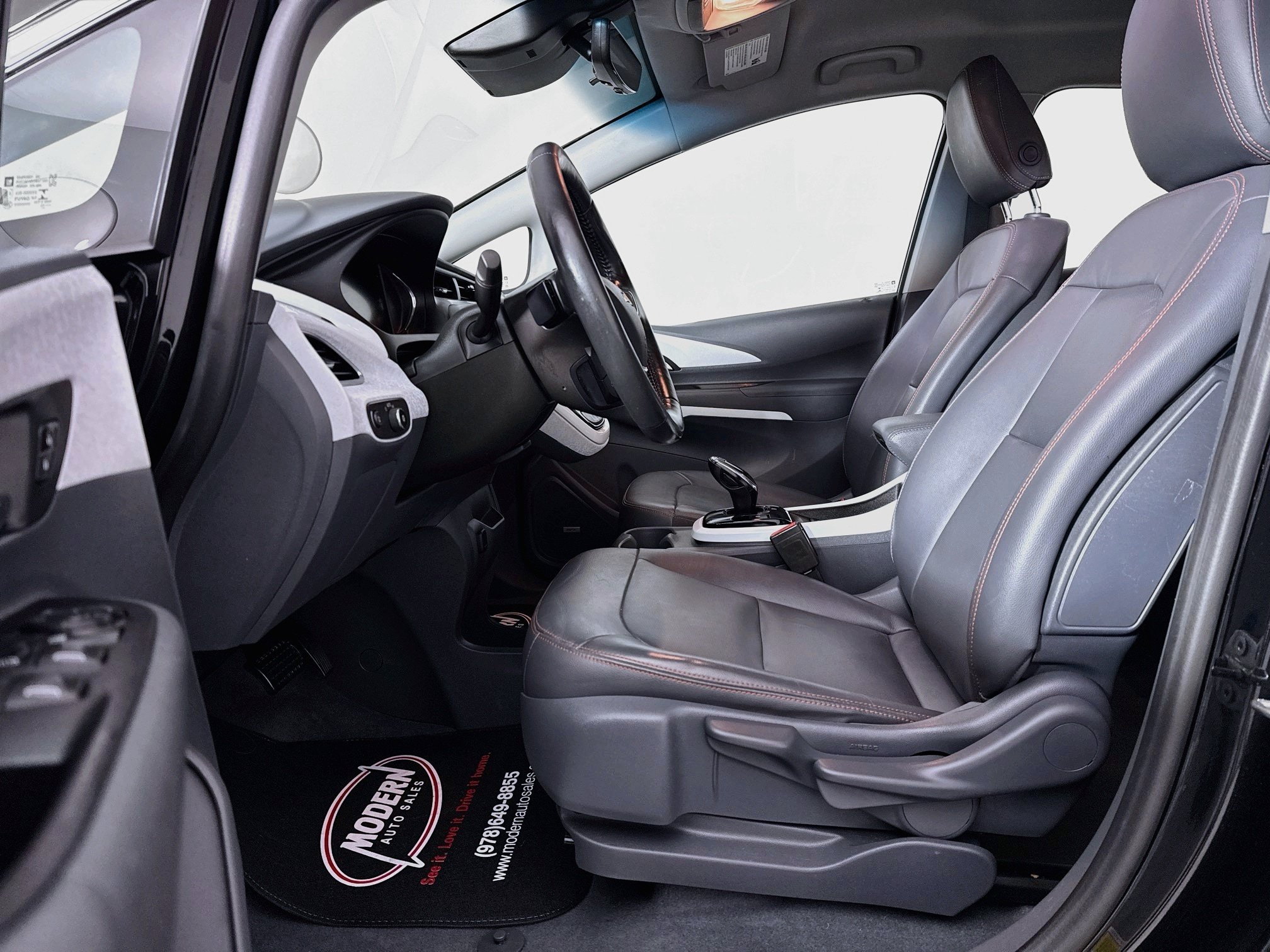 Used 2021 Chevrolet Bolt Premier w/ Infotainment Package FWD image 20
