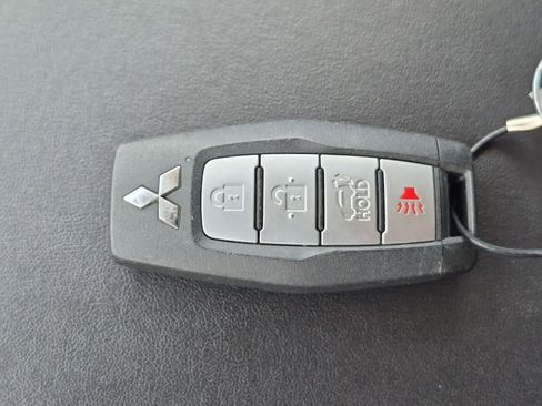 Used 2024 Mitsubishi Outlander SE FWD image 33