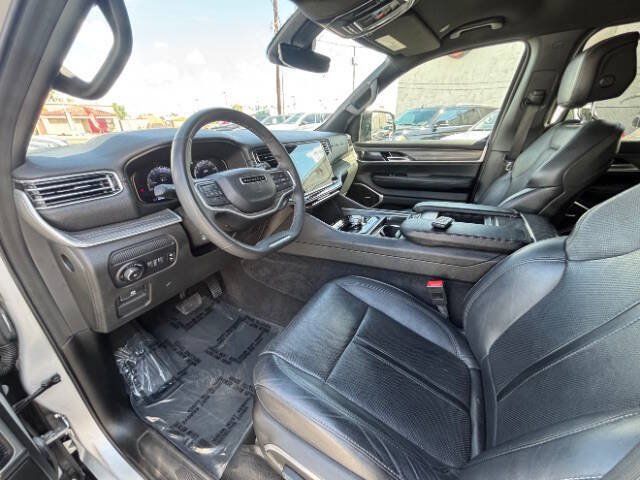 Used 2024 Jeep Wagoneer L Series II RWD image 11