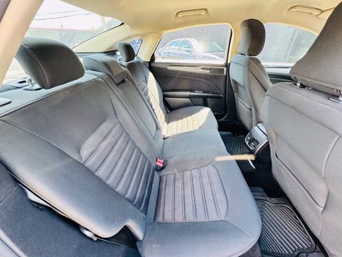 Used 2018 Ford Fusion SE w/ Fusion SE Technology Package FWD image 13