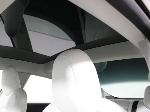 Used 2023 Tesla Model 3 Performance image 10