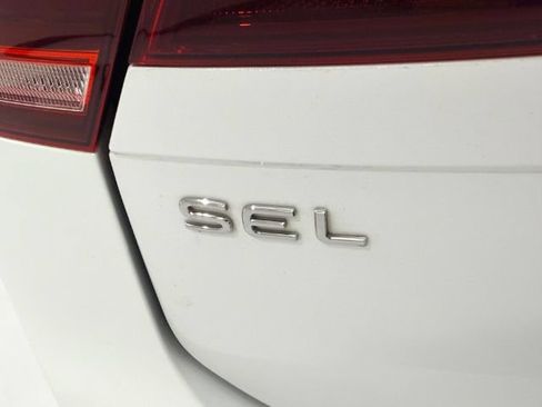 Used 2022 Volkswagen Tiguan SEL R-Line AWD/4WD image 11