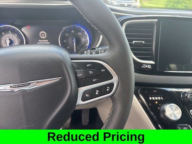 Used 2024 Chrysler Pacifica Touring-L FWD image 18