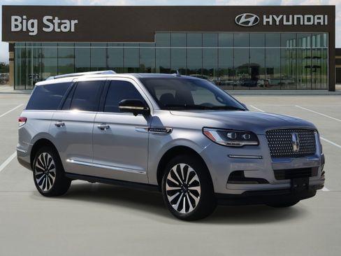 Used 2023 Lincoln Navigator Reserve image 6