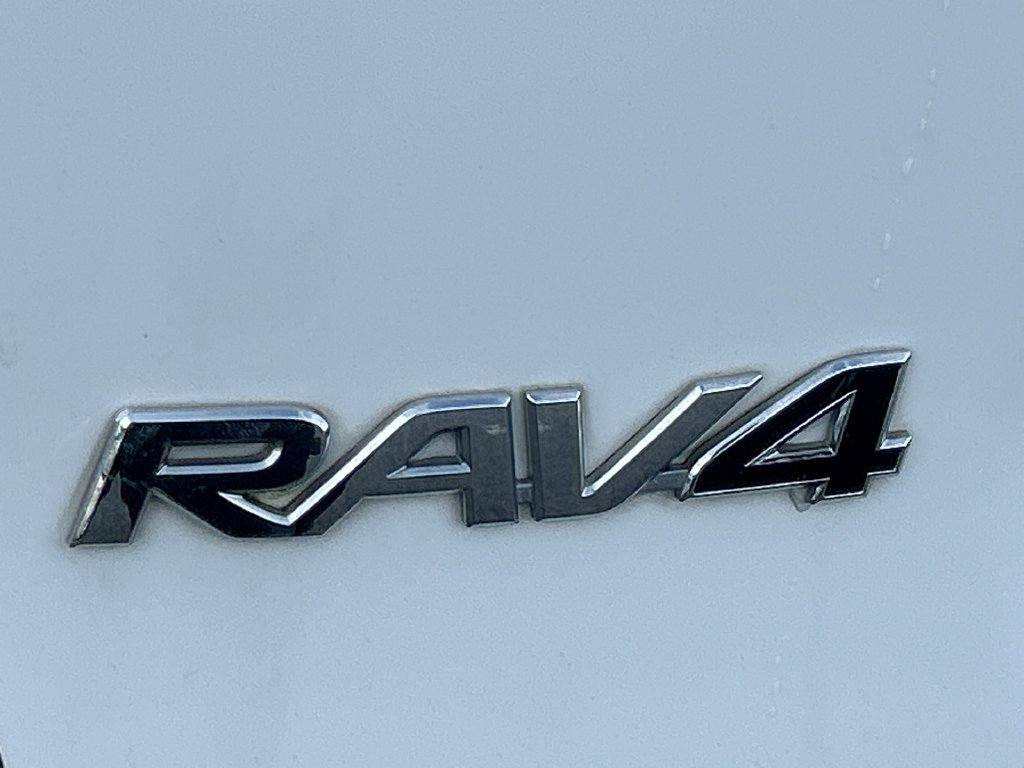 Used 2021 Toyota RAV4 LE FWD image 19
