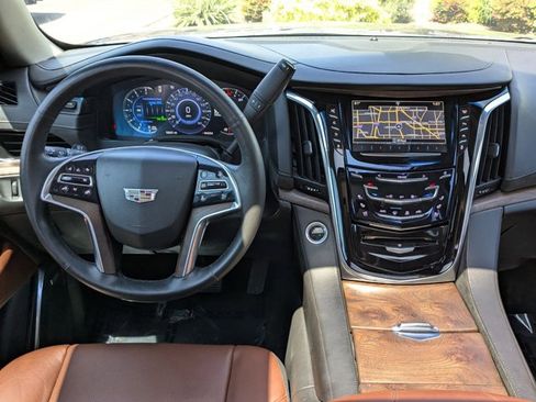Used 2016 Cadillac Escalade ESV Premium image 18