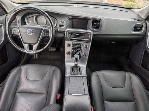 Used 2017 Volvo V60 T5 Premier w/ Convenience Package image 20