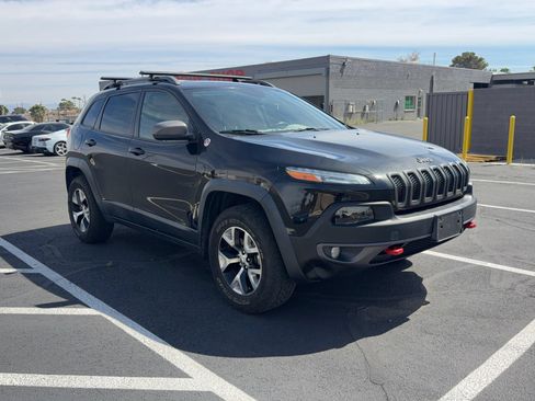 Used 2016 Jeep Cherokee Trailhawk w/ Leather Interior Group AWD/4WD image 8
