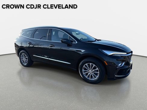 Used 2024 Buick Enclave Premium image 2