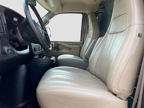 Used 2023 GMC Savana 3500 Extended w/ Driver Convenience Package RWD image 18
