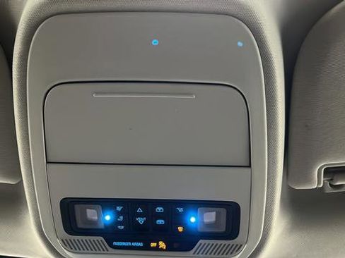 Used 2025 Ford Expedition Platinum image 42