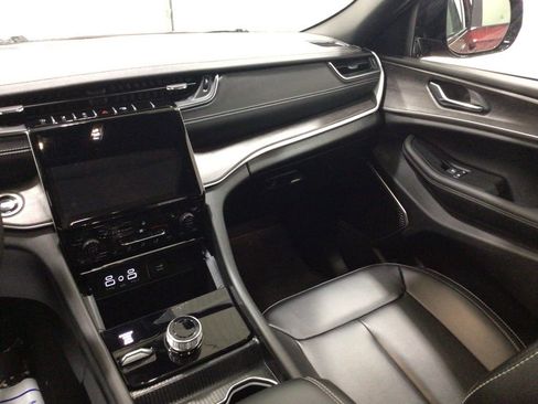 Used 2024 Jeep Grand Cherokee Limited w/ Black Appearance Package image 30