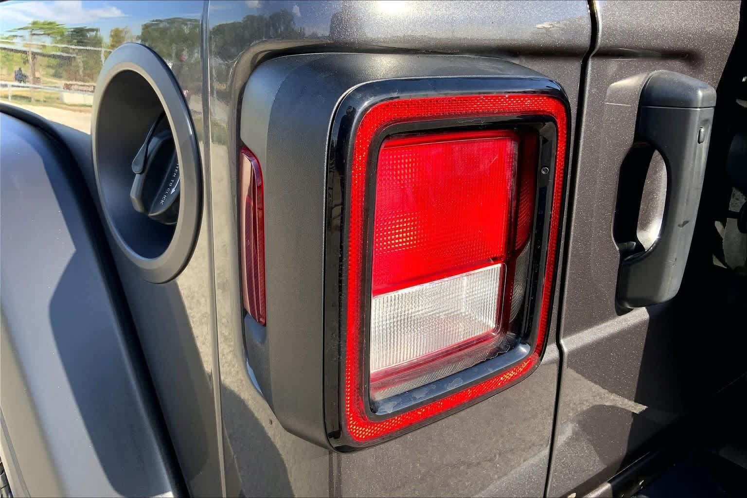 Used 2022 Jeep Wrangler Unlimited Sport AWD/4WD image 28
