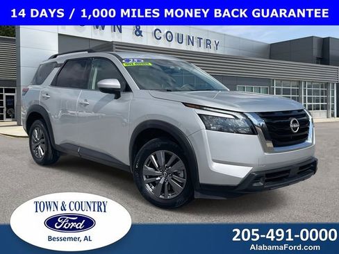 Used 2025 Nissan Pathfinder SV image 1