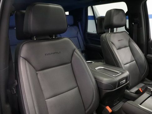 Used 2023 GMC Yukon Denali w/ Advanced Technology Package image 18