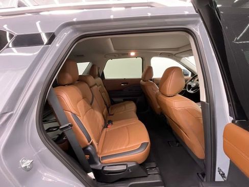 Used 2024 Nissan Pathfinder Platinum w/ Cargo Package AWD/4WD image 25