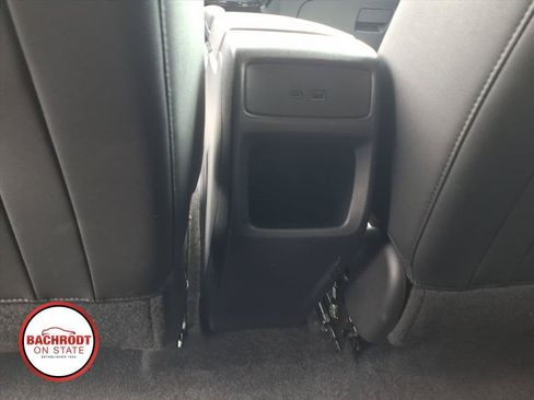 Used 2025 Chevrolet Trax LT FWD image 27