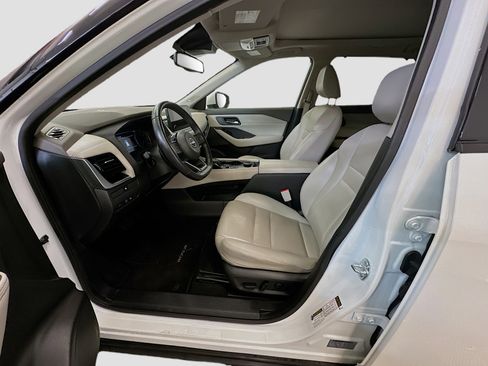 Used 2023 Nissan Rogue SL w/ SL Premium Package image 13