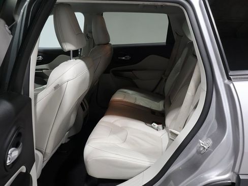 Used 2022 Jeep Cherokee Latitude Lux w/ Mopar Interior Package image 18