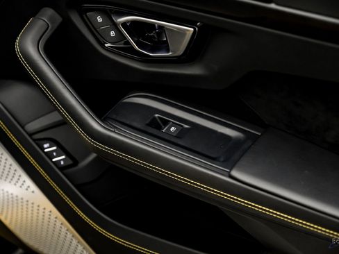 Used 2021 Lamborghini Urus image 97