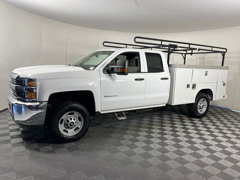 Used 2017 Chevrolet Silverado 2500 W/T w/ WT Convenience Package AWD/4WD image 2