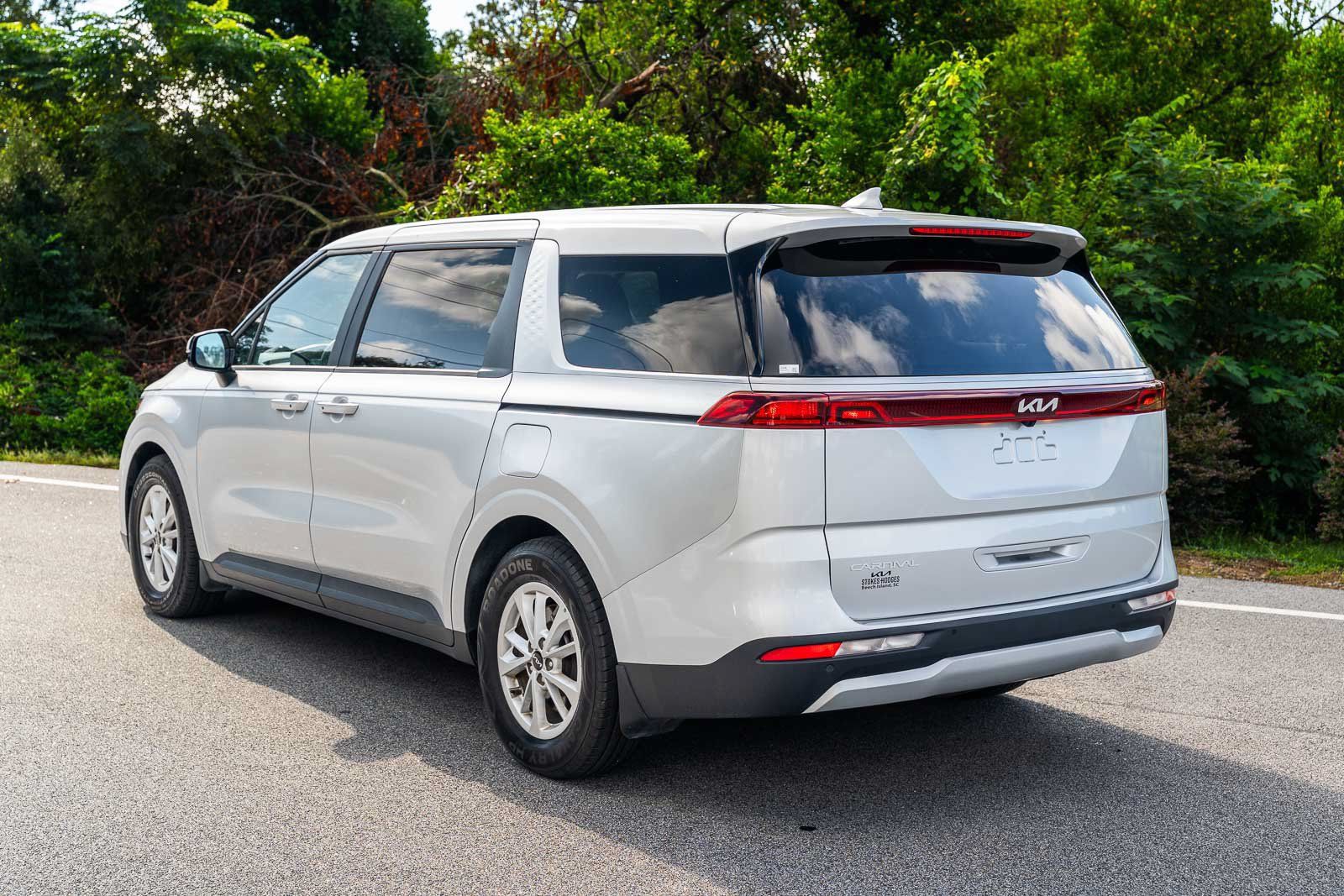 Used 2023 Kia Carnival LX FWD image 5