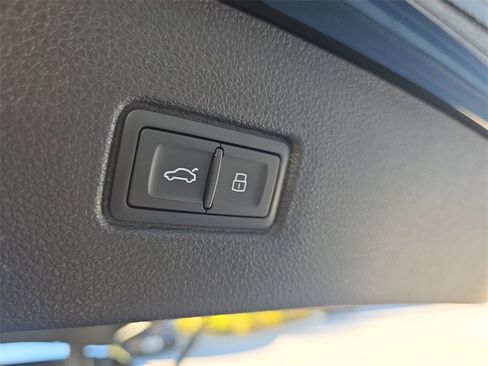 Used 2025 Audi SQ7 Premium Plus image 18