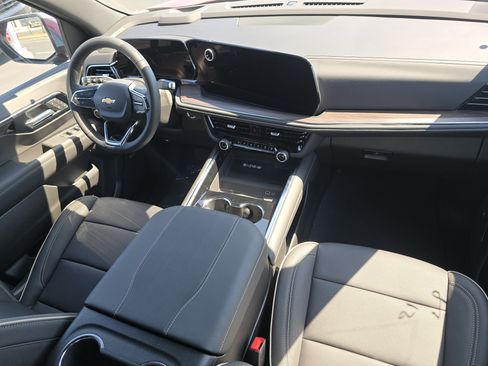 New 2025 Chevrolet Suburban Premier image 22