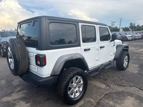 Used 2018 Jeep Wrangler Unlimited Sport AWD/4WD image 3