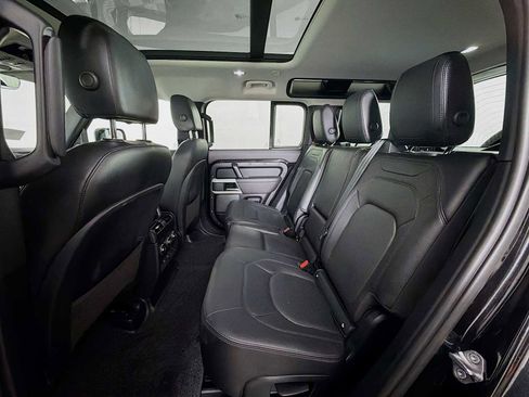 Used 2024 Land Rover Defender 110 S image 21