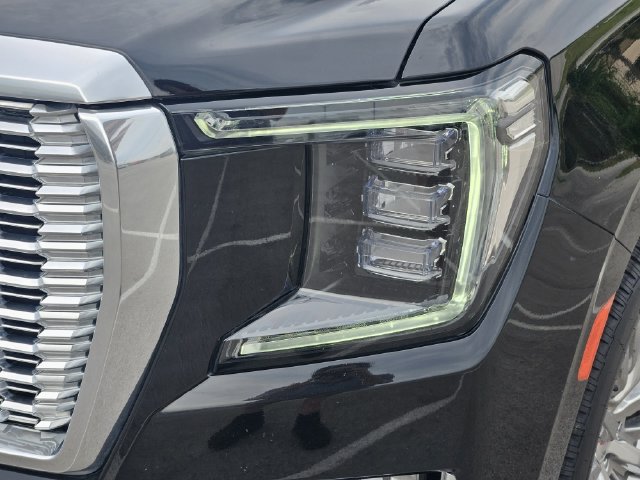 Used 2023 GMC Yukon XL Denali w/ Max Trailering Package AWD/4WD image 10