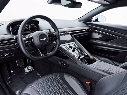 Used 2024 Aston Martin DB12 Coupe RWD image 2