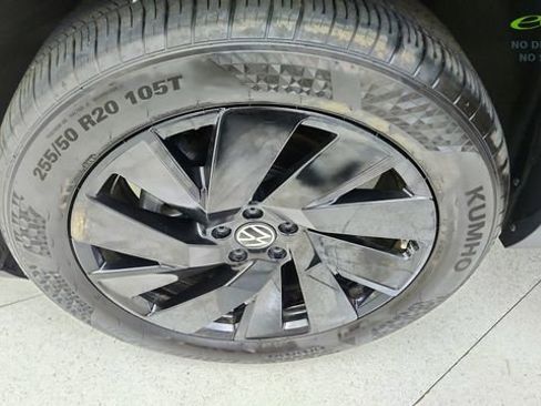 Used 2024 Volkswagen Atlas Cross Sport SE w/ Black Wheel Package image 52