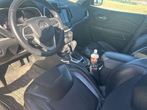 Used 2015 Jeep Cherokee Trailhawk w/ Cold Weather Group image 10