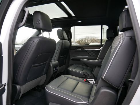 Used 2024 GMC Acadia Denali image 12