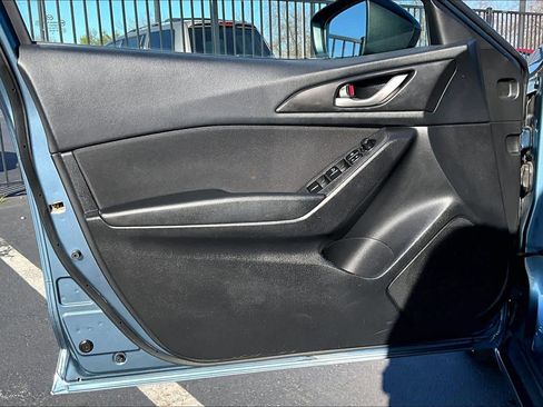 Used 2015 MAZDA MAZDA3 i SV image 24