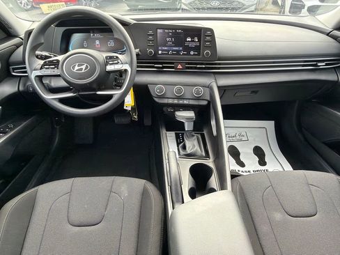 Used 2025 Hyundai Elantra SE w/ Cargo Package FWD image 22