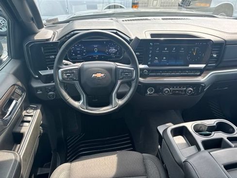 Used 2024 Chevrolet Silverado 1500 LT AWD/4WD image 6