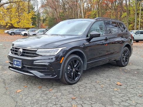 Certified 2022 Volkswagen Tiguan SE R-Line image 5
