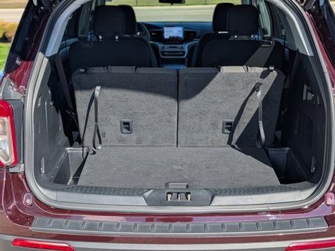 Used 2022 Ford Explorer XLT image 8