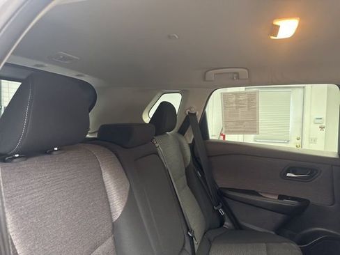 Used 2023 Nissan Rogue SV image 12