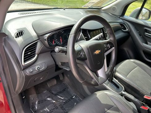 Used 2021 Chevrolet Trax LT w/ Sport Edition image 21