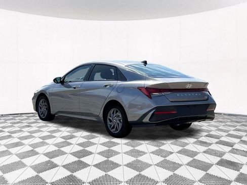 New 2025 Hyundai Elantra Blue image 8