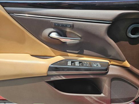 Used 2019 Lexus ES 350 w/ Premium Package FWD image 23