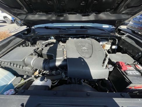 Used 2019 Toyota Tacoma Limited image 31