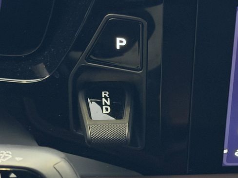 Certified 2025 Porsche Macan Electric image 19