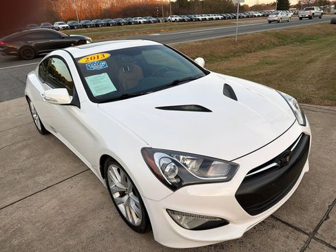 Used 2013 Hyundai Genesis 3.8 image 5