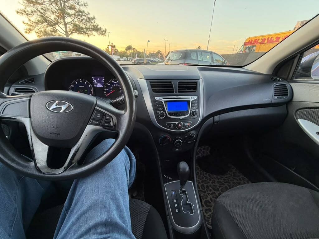 Used 2012 Hyundai Accent GS FWD image 21