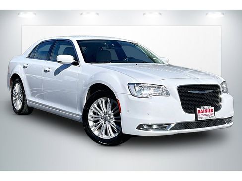 Used 2021 Chrysler 300 Touring L image 1